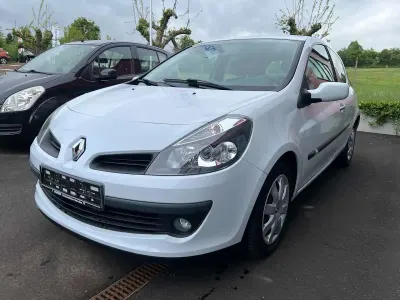 Gebraucht Renault Clio II Dynamique 75 PS (55 kW) 2007 Gletscherweiss Kleinwagen