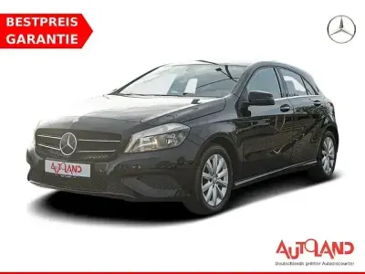 Gebraucht Mercedes A180 122 PS (89 kW) 2015 Mountaingrau Limousine