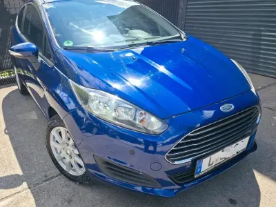 Gebraucht Ford Fiesta Titanium 101 PS (74 kW) 2014 Blau Kleinwagen