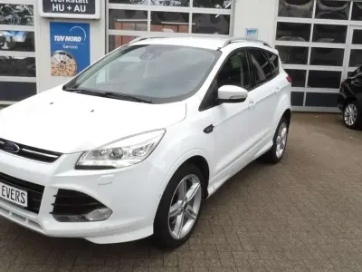 Gebraucht Ford Kuga Individual 179 PS (131 kW) 2016 Weiß SUV