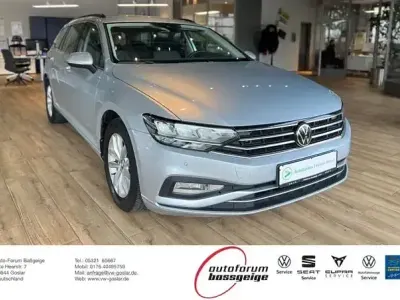 Gebraucht VW Passat Business 150 PS (110 kW) 2023 Silber Kombi