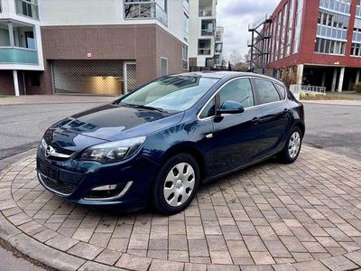 Gebraucht Opel Astra Exklusiv 120 PS (88 kW) 2015 Grün Limousine
