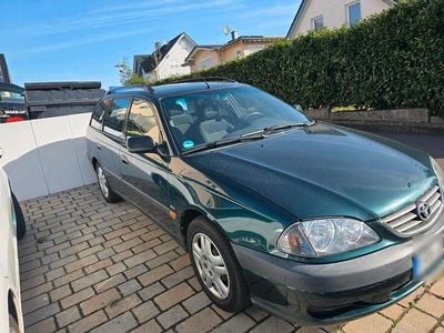 Gebraucht Toyota Avensis 110 PS (80 kW) 2001 Grün Kombi