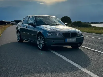 Gebraucht BMW 325 192 PS (141 kW) 2002 Blau Limousine