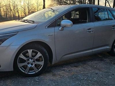 Gebraucht Toyota Avensis Comfort 150 PS (110 kW) 2012 Silber Kombi