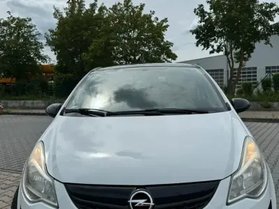 Gebraucht Opel Corsa Color Edition 101 PS (74 kW) 2012 Weiß Kleinwagen