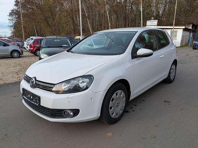 Gebraucht VW Golf VI Team 105 PS (77 kW) 2010 Weiß Kleinwagen
