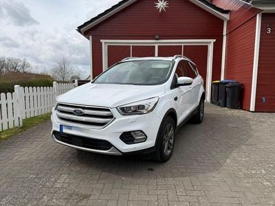 Gebraucht Ford Kuga Titanium 150 PS (110 kW) 2018 Weiß SUV