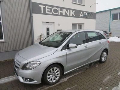 Gebraucht Mercedes B180 122 PS (89 kW) 2012 Silber Van / Kleinbus