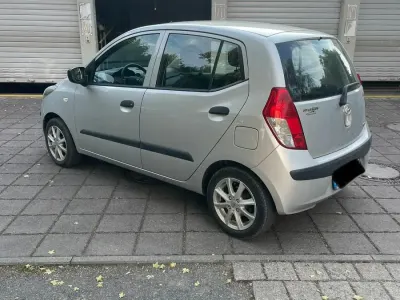 Gebraucht Hyundai i10 77 PS (56 kW) 2009 Silber Kleinwagen