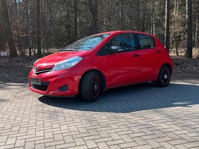 Brugt Toyota Yaris 70 HK (51 kW) 2012 Rød Hatchback
