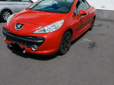Gebraucht Peugeot 207 CC 120 PS (88 kW) 2007 Rot Cabrio
