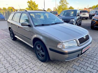Gold Gebraucht 2009 Skoda Octavia Kombi | 3.700 € (Etwas zu teuer)