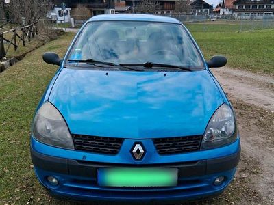 Second-hand Renault Clio II 58 CP (42 kW) 2002 Albastru Berlinǎ