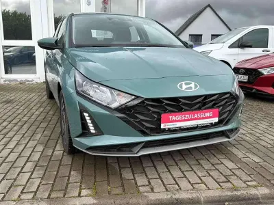 Neu Hyundai i20 GO! 90 PS (66 kW) 2026 Mangrove green pearl Kleinwagen