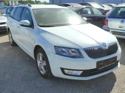 Gebraucht Skoda Octavia Ambition 105 PS (77 kW) 2014 Bila laser/laser white Kombi