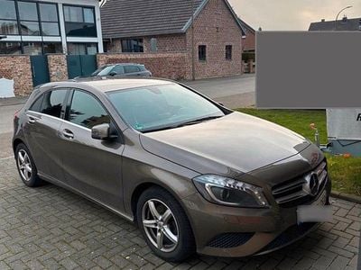 Gebraucht Mercedes A180 122 PS (89 kW) 2013 Braun Limousine
