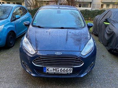 Gebraucht Ford Fiesta Titanium 101 PS (74 kW) 2014 Blau Kleinwagen