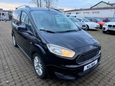 Gebraucht Ford Tourneo Courier Titanium 101 PS (74 kW) 2015 Schwarz Van / Kleinbus