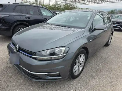 Gebraucht VW Golf VII Comfortline 131 PS (96 kW) 2019 Grau Limousine