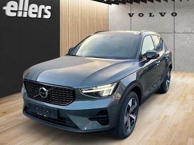 Neu Volvo XC40 Plus 163 PS (119 kW) 2025 Grün SUV