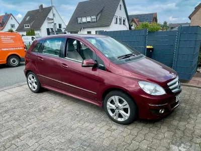 Gebraucht Mercedes B180 116 PS (85 kW) 2009 Rot Van / Kleinbus