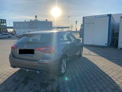 Gebraucht Mercedes A180 116 PS (85 kW) 2019 Grau Kleinwagen