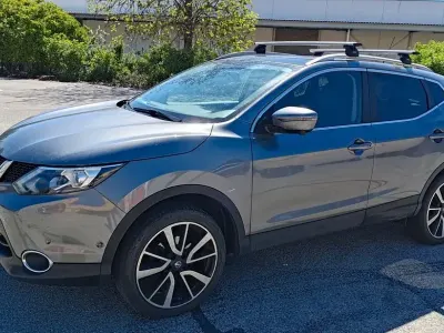 Gebraucht Nissan Qashqai Tekna 131 PS (96 kW) 2015 Grau SUV