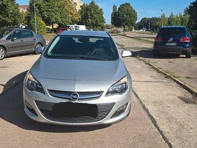 Usata Opel Astra Active 140 CV (102 kW) 2013 Argento Berlina