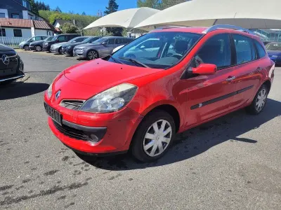 Begagnad Renault Clio II Dynamique 75 HK (55 kW) 2008 Röd Sedan
