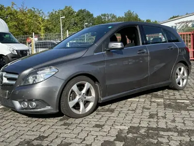 Gebraucht Mercedes B200 156 PS (114 kW) 2014 Grau Kleinwagen