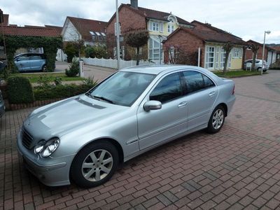 Gebraucht Mercedes C220 Avantgarde 150 PS (110 kW) 2005 Silber metallic Limousine