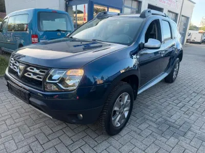 Gebraucht Dacia Duster Lauréate 114 PS (83 kW) 2016 Blau SUV