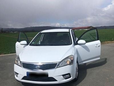 Gebraucht Kia Ceed 116 PS (85 kW) 2011 Weiß Kleinwagen