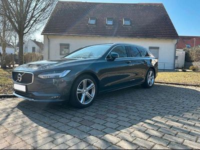 Gebraucht Volvo V90 Momentum 150 PS (110 kW) 2019 Grau Kombi