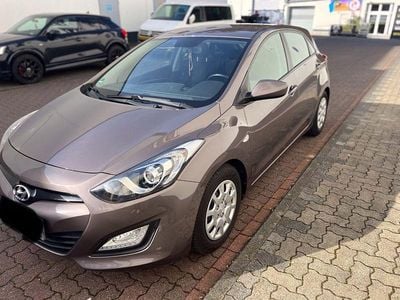 Gebraucht Hyundai i30 Classic 99 PS (72 kW) 2013 Braun Limousine