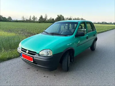 Usado Opel Corsa 60 HP (44 kW) 1995 Verde Citadino
