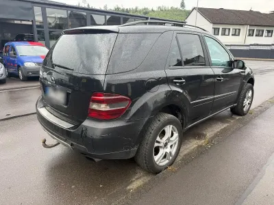 Gebraucht Mercedes ML320 224 PS (164 kW) 2006 Schwarz SUV