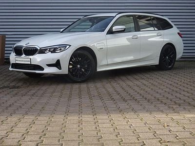 Weiß Gebraucht 2022 BMW 320e Advantage Limousine | 24.725 € (Guter Preis)