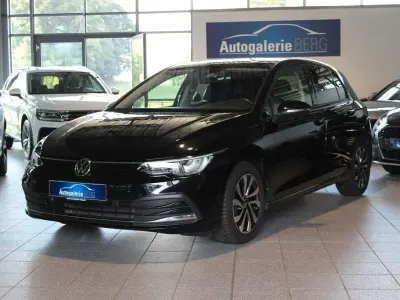 Gebraucht VW Golf VIII Active 150 PS (110 kW) 2021 Schwarz Limousine