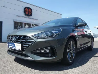 Gebraucht Hyundai i30 Trend 120 PS (88 kW) 2023 Grau Limousine