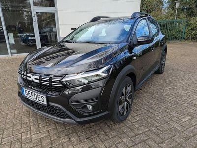 Neu Dacia Sandero Expression 101 PS (74 kW) 2026 Schwarz Limousine