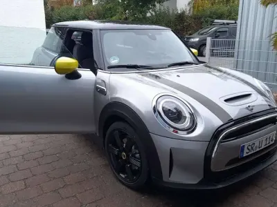 Gebraucht Mini Cooper SE 135 kW (184 PS) 2023 Silber Kleinwagen