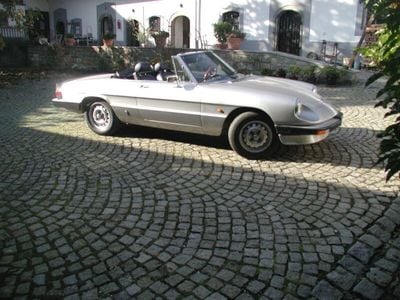 Silber Gebraucht 1983 Alfa Romeo Spider Cabrio | 22.500 €