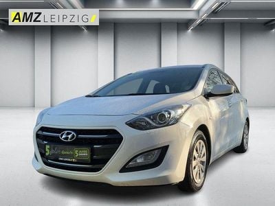 Gebraucht Hyundai i30 Classic 101 PS (74 kW) 2017 Polar white / sol Kombi