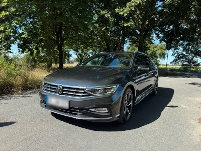 Gebraucht VW Passat R-line 150 PS (110 kW) 2022 Grau Kombi