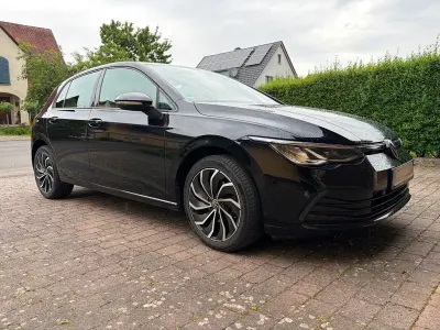 Gebraucht VW Golf VIII Life 131 PS (96 kW) 2022 Schwarz Limousine