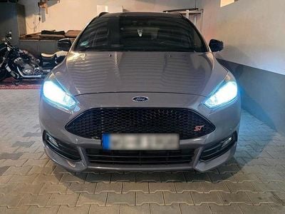 Gebraucht Ford Focus ST 250 PS (183 kW) 2016 Grau Kombi