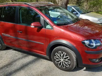 Gebraucht VW Touran Cross 140 PS (102 kW) 2009 Rot Van / Kleinbus