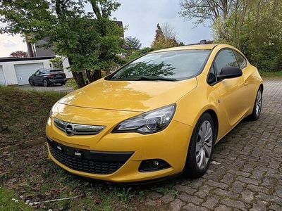 Second-hand Opel Astra GTC Innovation 179 CP (131 kW) 2012 Galben Coupe